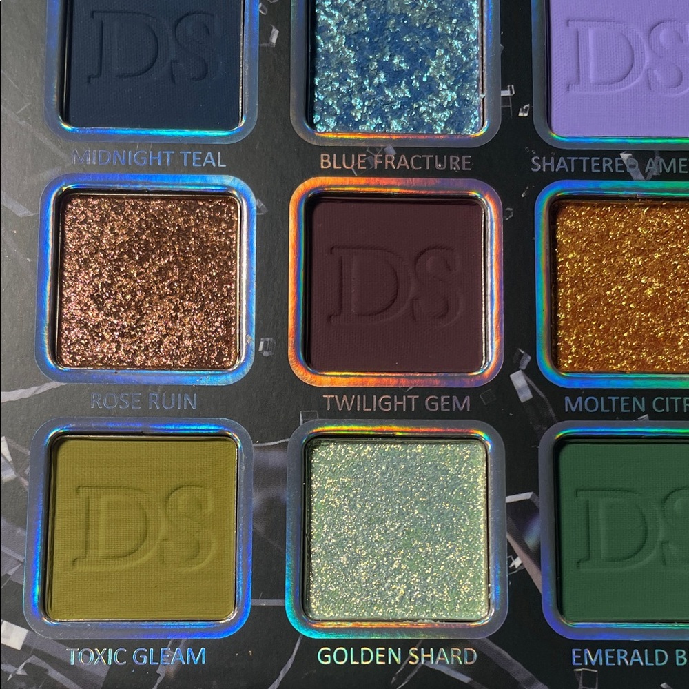 Dede signature broken jewels eyeshadow palette - Picture 4 of 7
